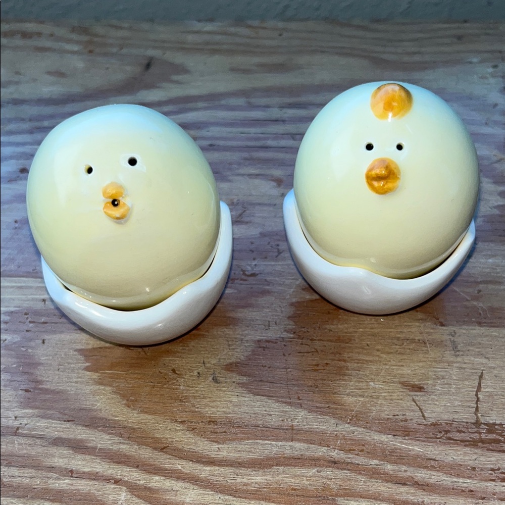 Cute Yellow Chick Salt and Pepper Shakers Easter 4‎ pieces
